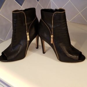 Gorgeous genuine leather ankle bootie worn once